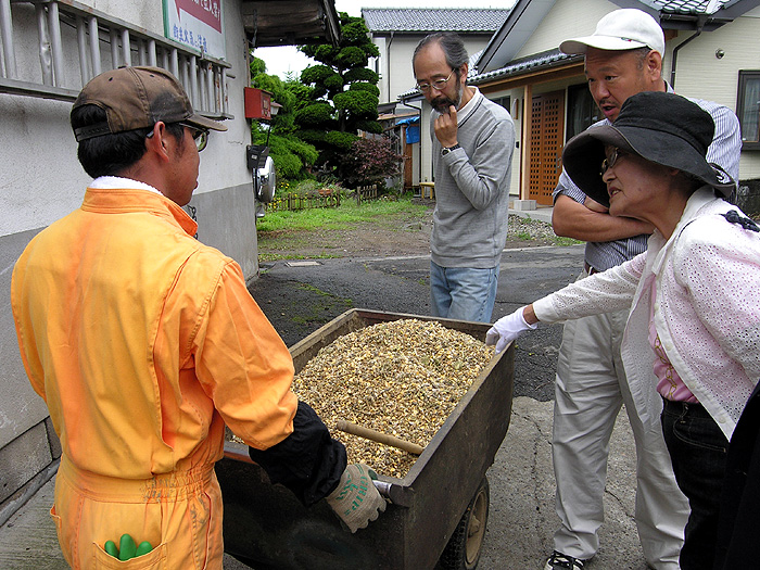 �����̎����ɂ��ĔM�S�ɖK�˂郁���o�[