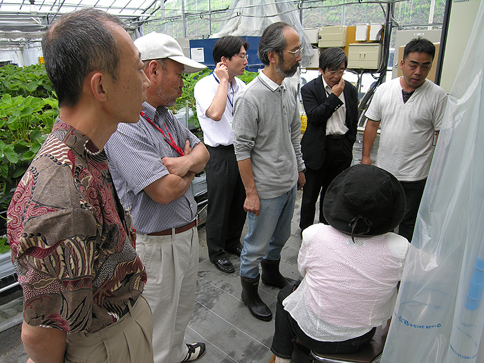 �q�{����i�E�[�j�̔M�S�Șb�𒮂������o�[