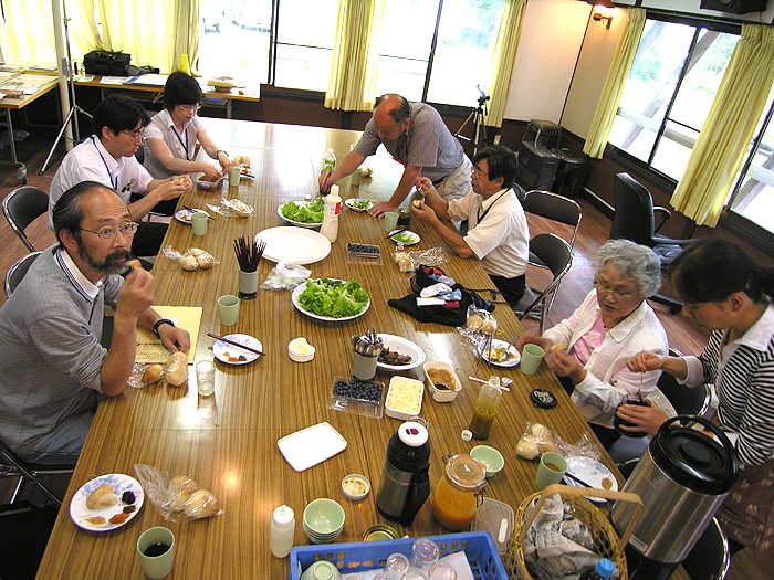 �G�R�L�����̐H���ŁA���n�X�Ȓ��H��