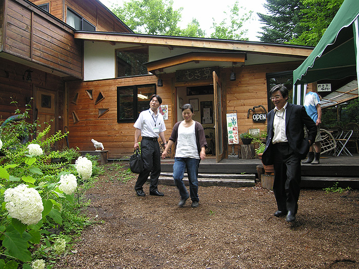 �M�������[�O�ɍ炭�����A�W�T�C